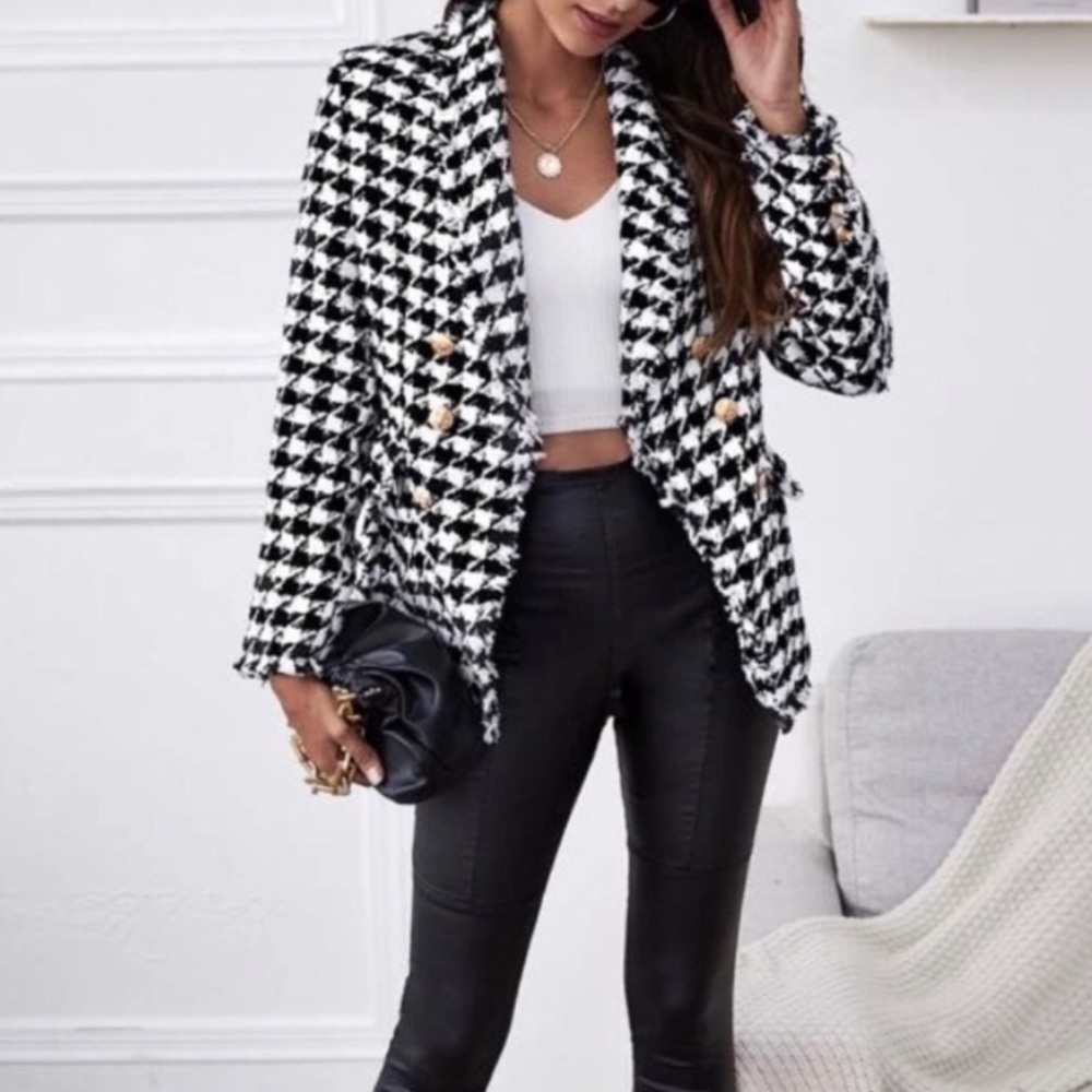 Vintage tweed checkered houndstooth Chanel vibes raw hem gold trim blazer jacket